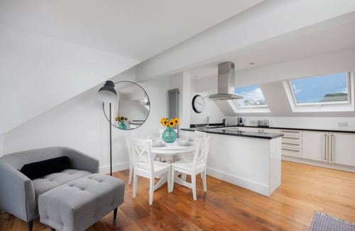 Plymouth Apartment | Modern 3 Bed Apartment - Parking
