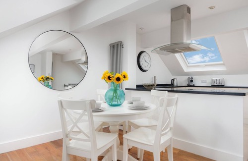 Plymouth Apartment | Modern 3 Bed Apartment - Parking