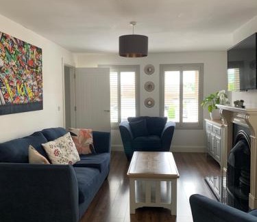 Newry House | Modern 3 bed, detached house