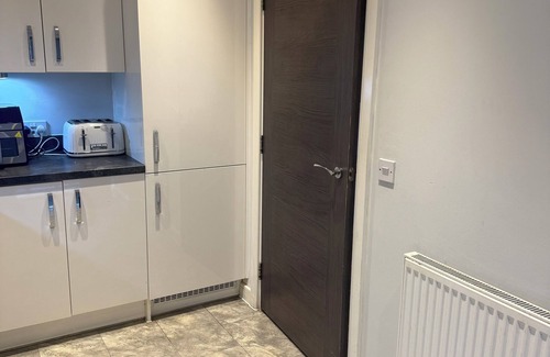 Borehamwood House | Modern 3-Bed | Free Parking | 4 Beds |