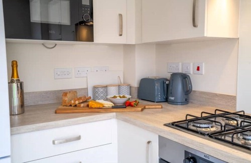 Ashby-de-la-Zouch House | Modern 3 bed house - Wi-Fi and off-road parking