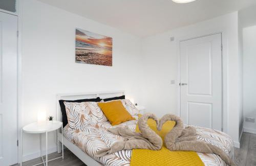 Lincoln Apartment | Modern 3 Bed House-Free Parking