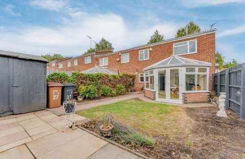Northampton Apartment | Modern 3 bed House