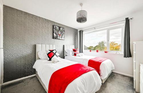 Epping Apartment | Modern 3-Bed Maisonette - Epping High Street - Parking - LMV Property