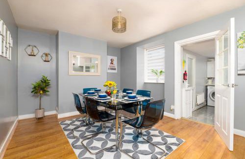 Warmsworth House | Modern 3 bed minutes from the A1 & the Races!