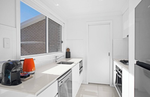 Warilla House | Modern 3 bedroom townhouse 750m to the beach and foreshore in Lake Illawarra