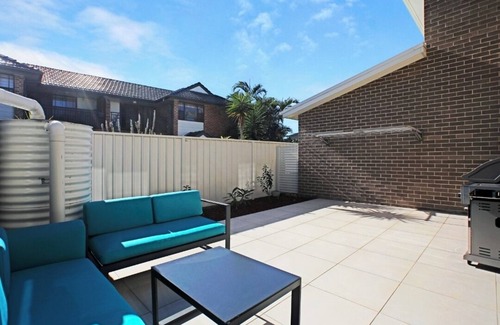 Warilla House | Modern 3 bedroom townhouse 750m to the beach and foreshore in Lake Illawarra