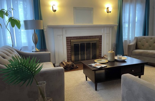Detroit House | Modern 3-bedroom 2-bathroom Paradise in Detroit