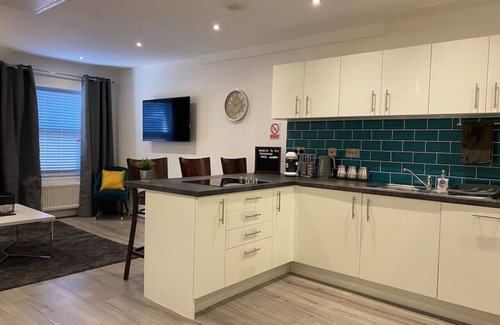 Kirkdale Apartment | Modern 3 bedroom apartment close to city centre
