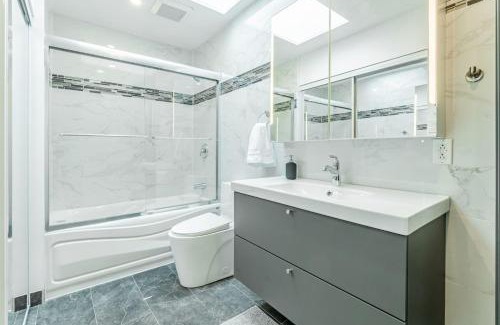 La Petite-Patrie House | Modern 3 bedroom condo