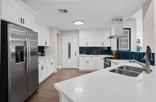 Lake Charles House | Modern 3 Bedroom Home with Pool