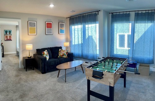 Terrell Heights House | Modern 3-bedroom House Features 3 Ensuite Baths, Close to Alamo Heights