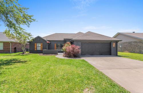 Lake Charles House | Modern 3 Bedroom Home with Pool