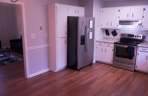 Auburn House | Modern 3 Bedroom Home w Theater Room & Laundry Area: Your Ultimate Comfort Zone