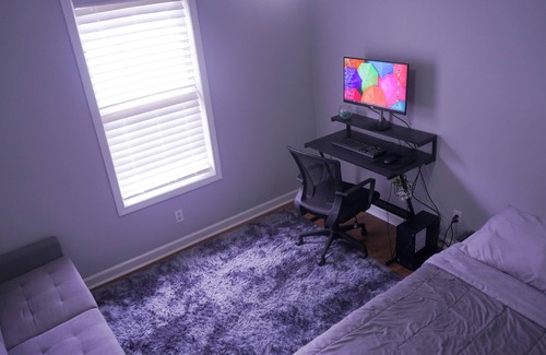 Auburn House | Modern 3 Bedroom Home w Theater Room & Laundry Area: Your Ultimate Comfort Zone