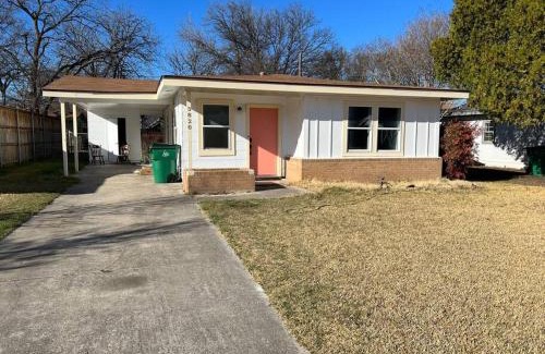 Westworth Village House | Modern 3-Bedroom Home with Cal-Kings Beds