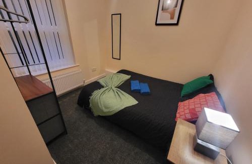 Sheffield Apartment | Modern 3-Bedroom House w Private Parking