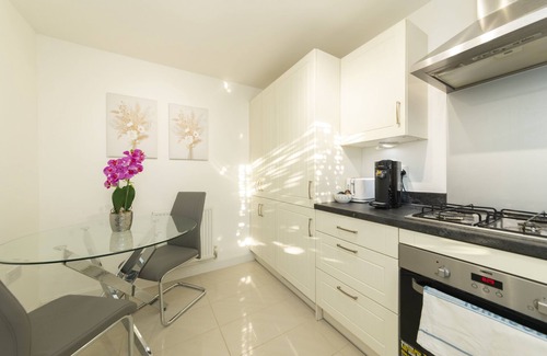 Langley Marish House | Modern 3 bedroom House, Langley Slough