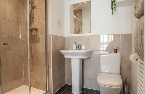Combe Down House | Modern 3 bedroom house with parking