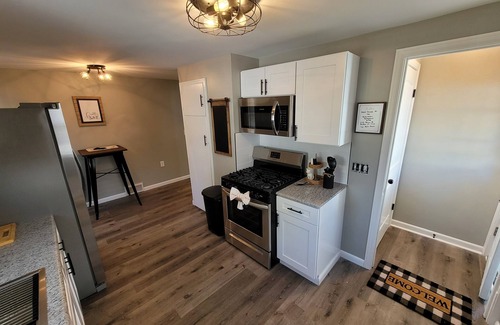 Buffalo House | Modern 3 Bedroom in the city of good neighbors