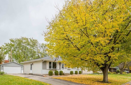 Menasha House | Modern 3 Bedroom Living