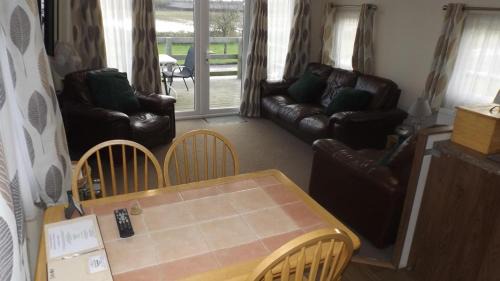 Offenham House | Modern 3 bedroom lodge at Avonvale Holiday Lodges