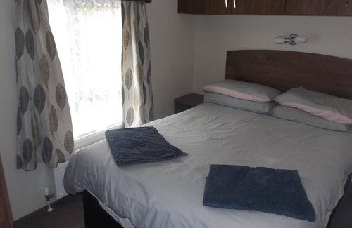 Offenham Cabin | Modern 3 bedroom lodge at Avonvale Holiday Lodges