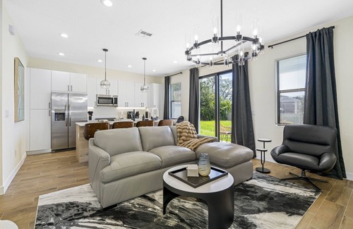 Pinecrest West Park House | Modern 3-Bedroom Tampa Retreat