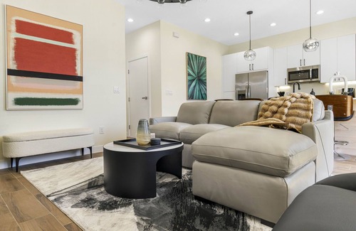 Pinecrest West Park House | Modern 3-Bedroom Tampa Retreat