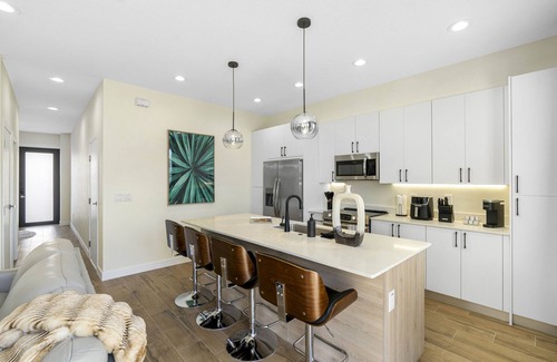 Pinecrest West Park House | Modern 3-Bedroom Tampa Retreat