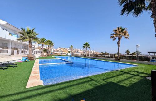 Los Balcones House | Modern 3 Bedroom Townhouse with Communal Pool LB24
