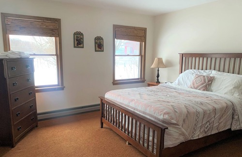 Alexandria Bay House | Modern 3 Bedroom Home nestled along Vineyard with River and Bridge Views