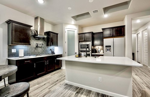 Las Cruces Villa | Modern 3-Bedroom Villa with Jacuzzi and Gym