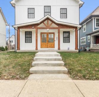 Near Eastside House | Modern 3-Br Retreat Downtwn Indy