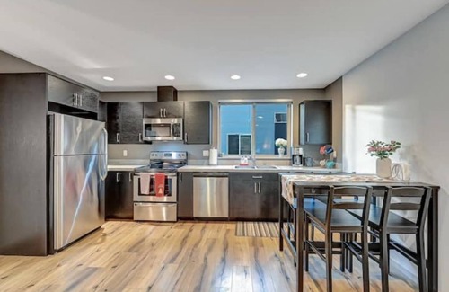 Alki House | Modern 3 BR Townhouse just steps to Alki Beach