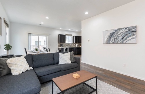 North Image House | Modern 3b/2b Retreat near Portland. Must-See!