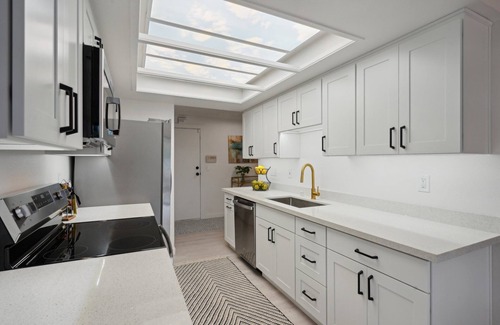 Auburn House | Modern 3bd, 2.5 bath townhome, AC, WiFi, across from Muckleshoot Casino, parks
