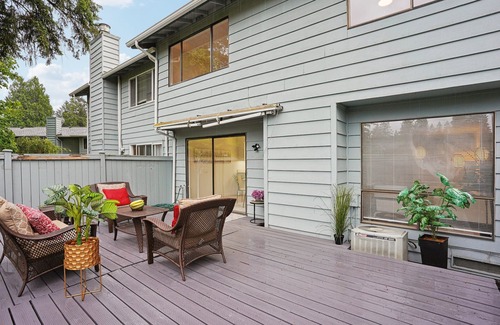 Auburn House | Modern 3bd, 2.5 bath townhome, AC, WiFi, across from Muckleshoot Casino, parks