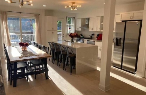 Kingman Park House | Modern 3BD 2.5 BTH in a Quiet Classic Neighborhood