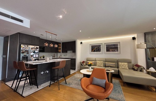 Sands End Apartment | Modern 3BD with Private Balcony, Imperial Wharf