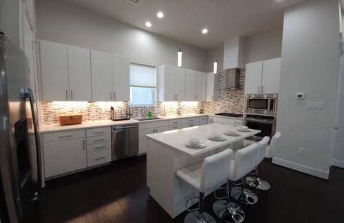 Astrodome House | "modern 3bed Townhome. Near Nrg"