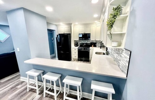 Anglesea House | Modern 3BR, 2BA, w/Outdoor TV