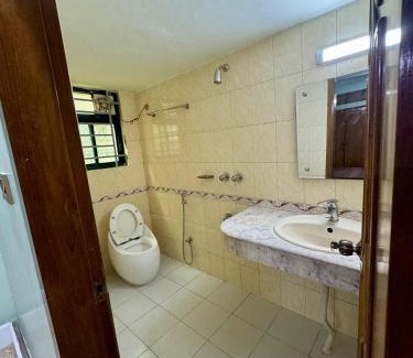 Basundhara Residential Area Apartment | Modern 3BR, AC, WI-FI, Comfort