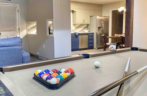 Decatur House | Modern 3BR Family Retreat Pool Table Fire Pit Pets Welcome