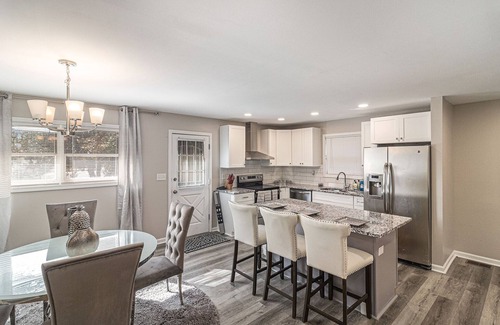 Church Street House | Modern 3BR Retreat with Huge Yard & Grill - Sleeps 8 close to ATL Airport