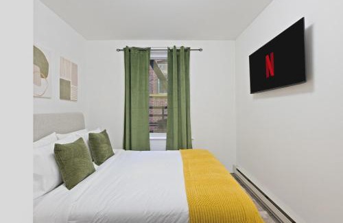 West New York Apartment | Modern 3BR Stay - Up to 7 Guests - 20 Mins to NYC