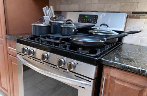 Kearny Apartment | Modern 3BR Suburb Retreat Near EWR Airport Just 10 Min to Newark & 25 Min to NYC