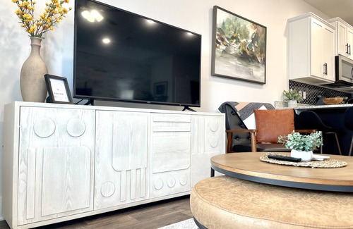 Pine Forest House | Modern 3BR Townhome w/Pool | Downtown & Beaches!