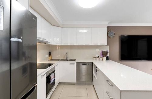 Calamvale House | Modern 3BR Townhouse in Calamvale Near Parks&Shops