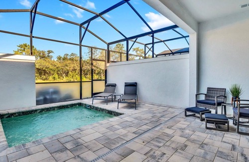 Four Corners House | Modern 3BR Townhouse With Pool Near Disney